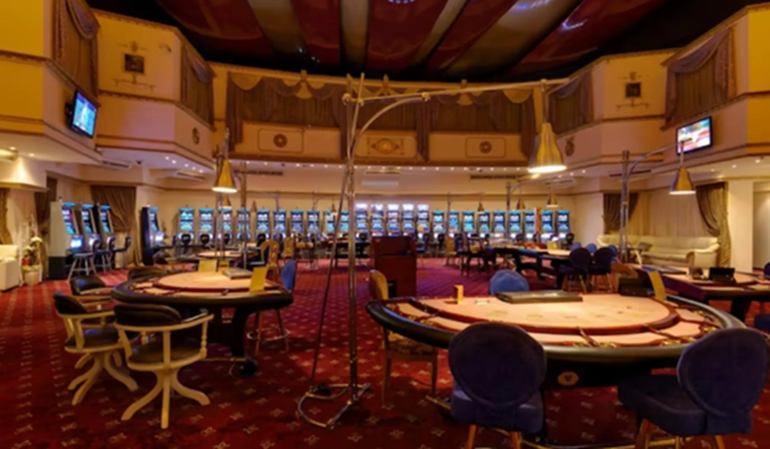Cosas ordinarias presentadas de manera interesante en un casino -  La decoración con letras en un casino están en tendencia